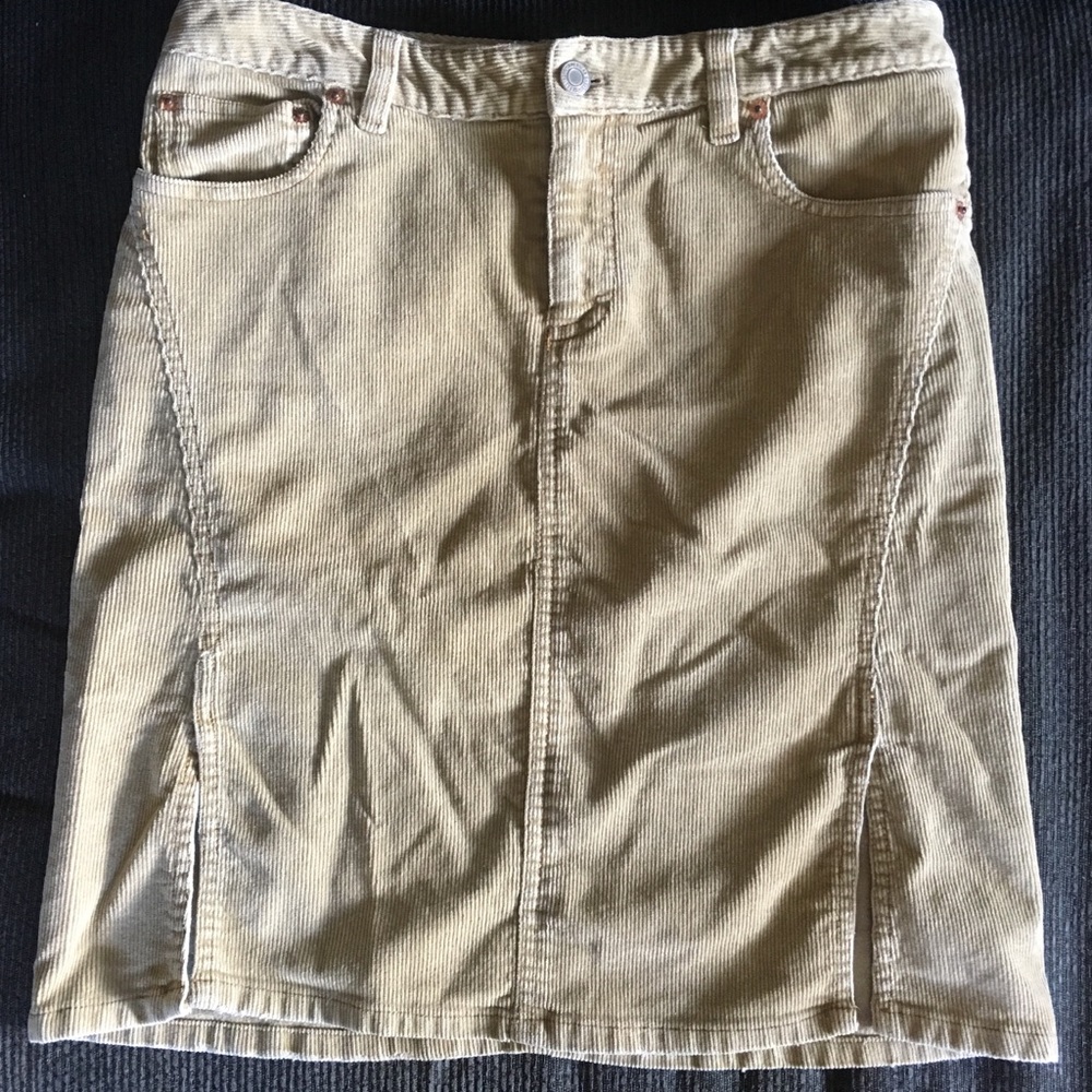 SOLD ๐๐AE corduroy skirt! Very flattering! - Picture 2 of 5